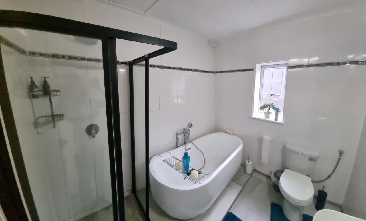 Sapphirea@54 Apartment Windhoek Bagian luar foto